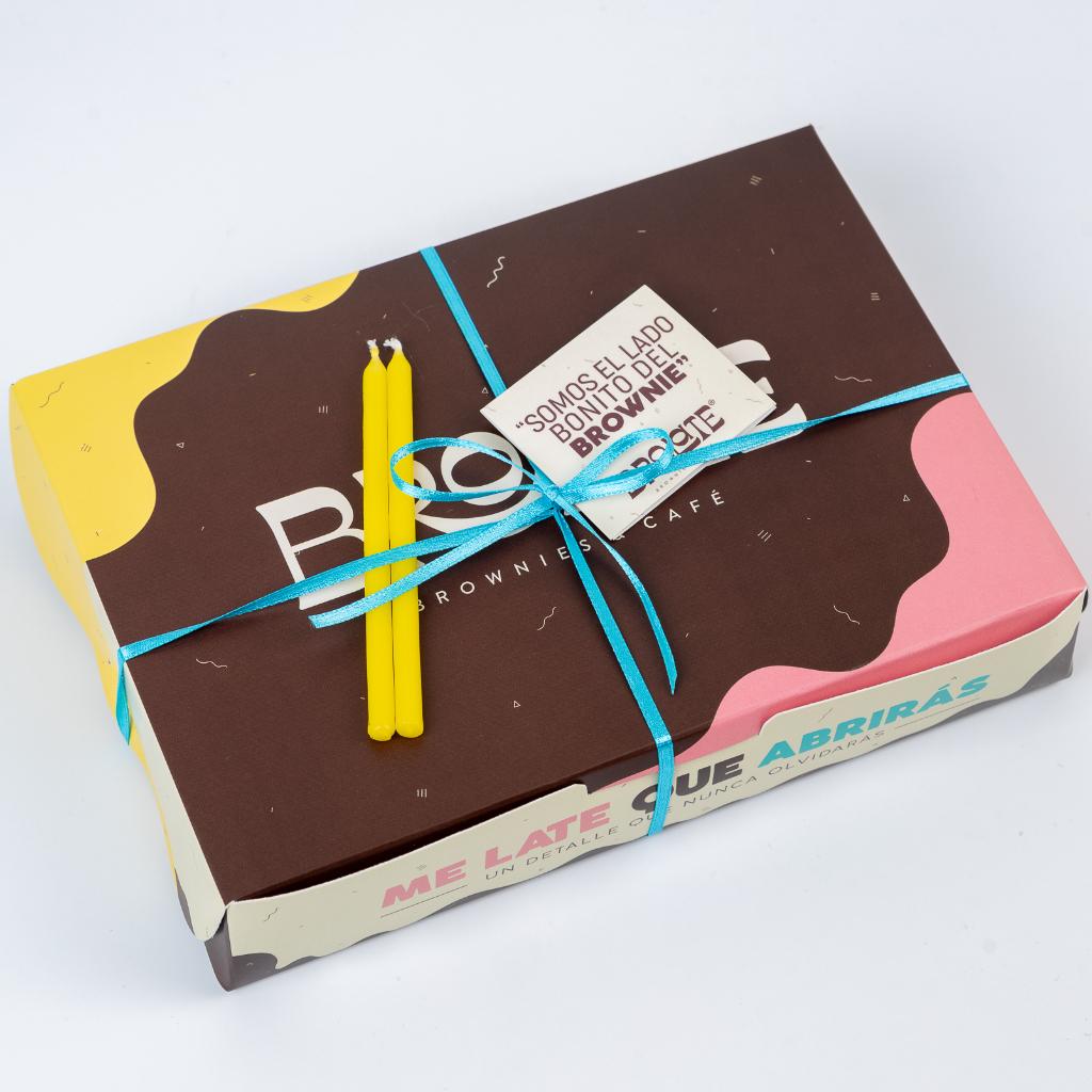 Caja x 12 Mini Brownies con Toppings a elección _6