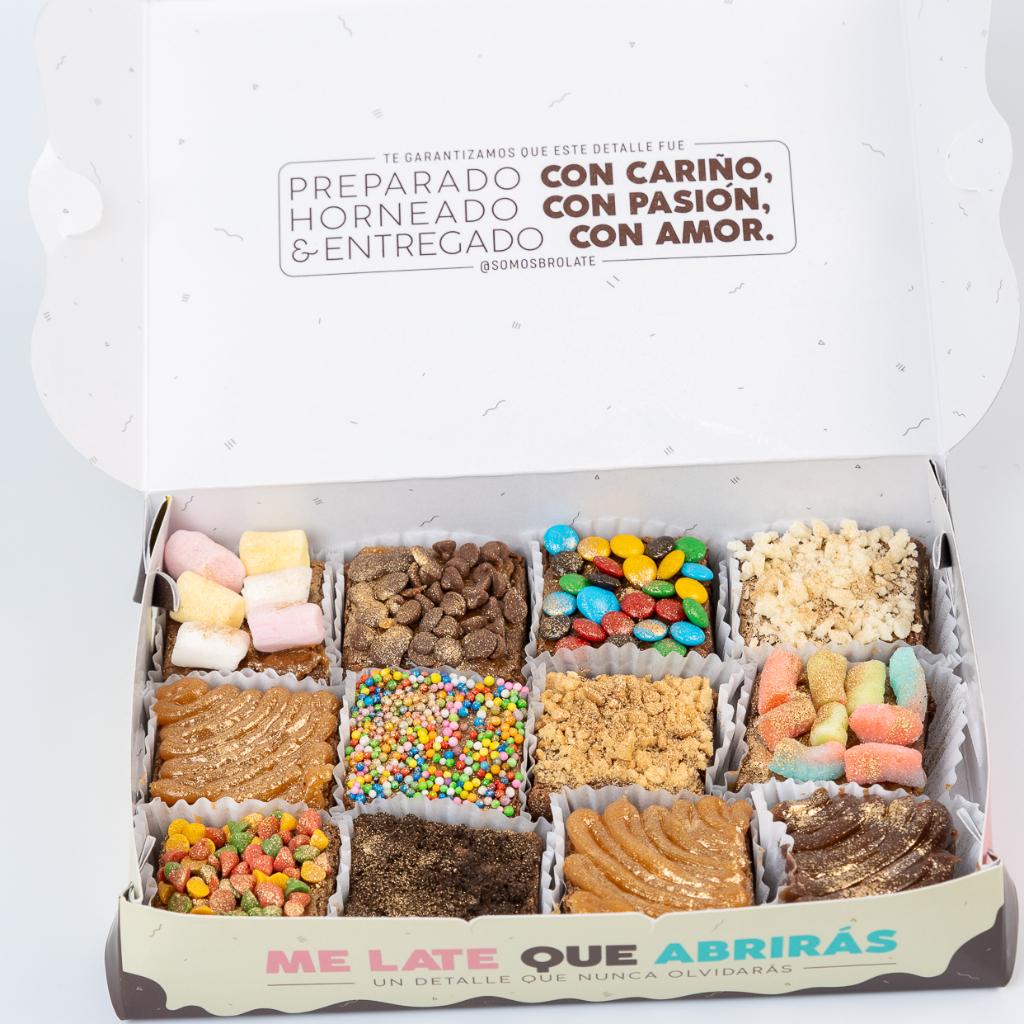 Caja x 12 Mini Brownies con Toppings a elección _4