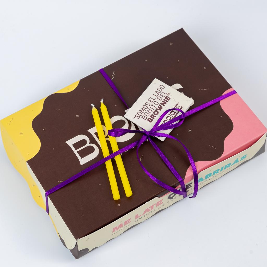 Caja x 12 Mini Brownies con Toppings a elección _8