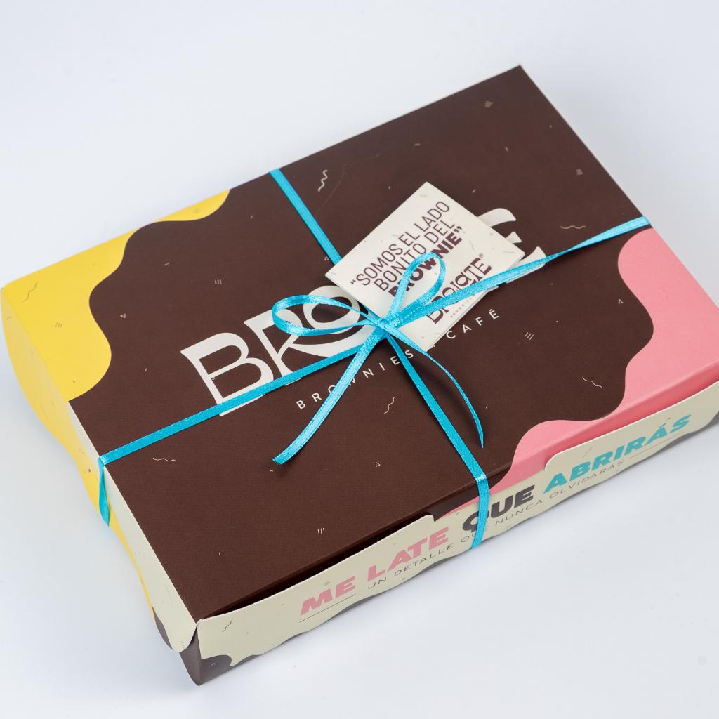 Caja x 12 Mini Brownies con Toppings a elección _5